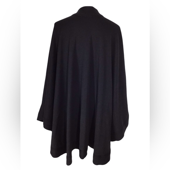 Bloomingdale’s Fine Merino Wool Made In Italy Open Front Poncho Shawl On… - Picture 6 of 9